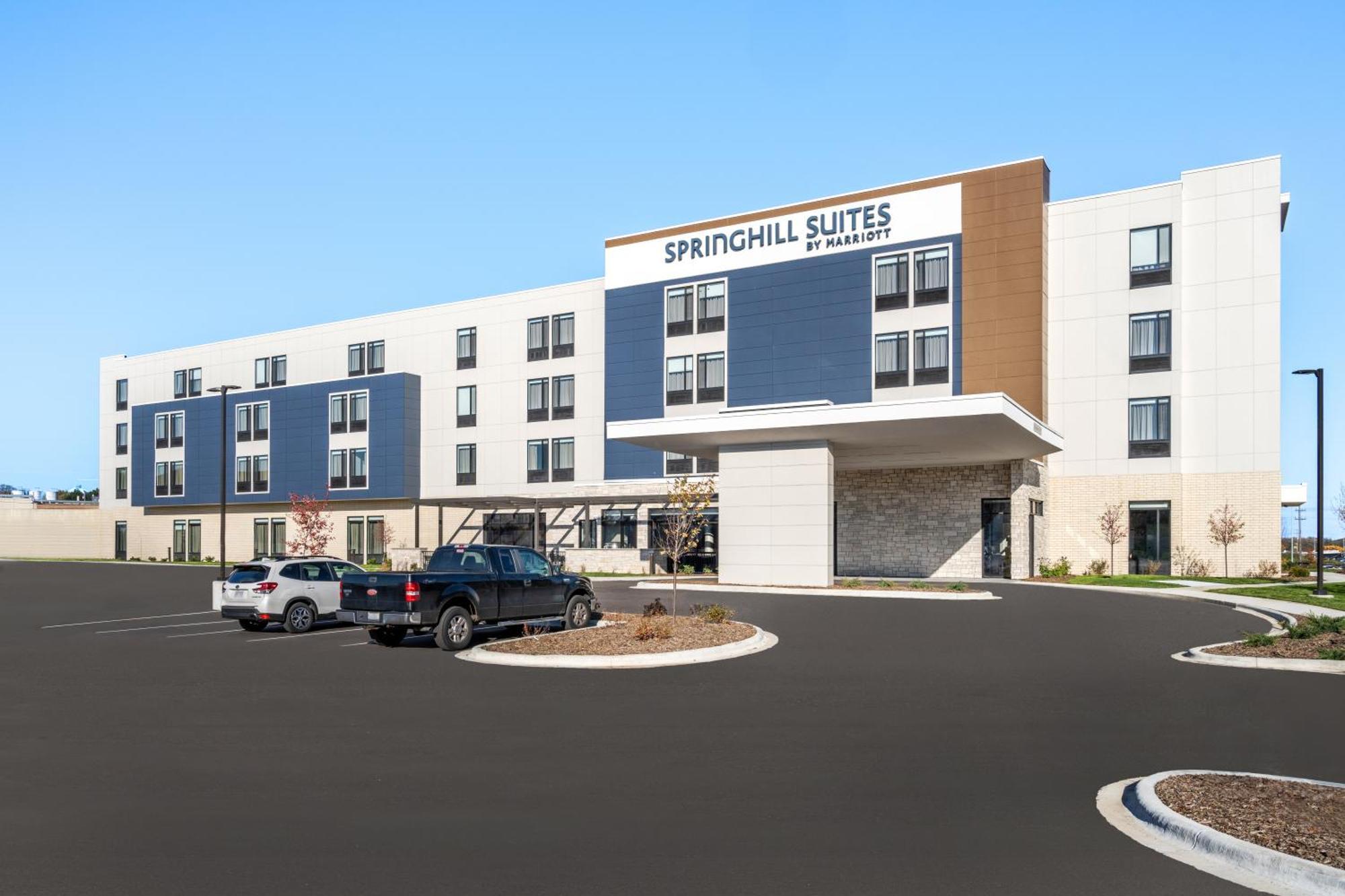 Springhill Suites By Marriott Menomonee Falls Exterior photo