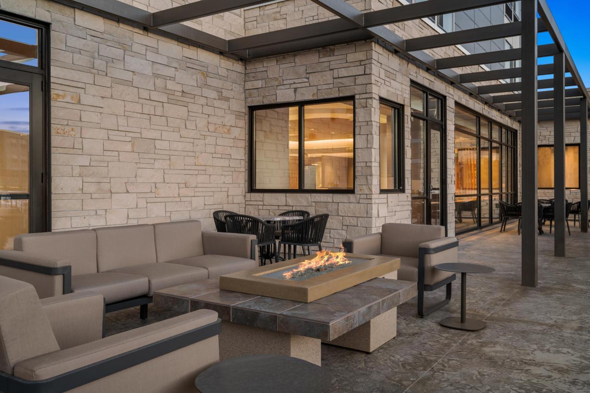 Springhill Suites By Marriott Menomonee Falls Exterior photo