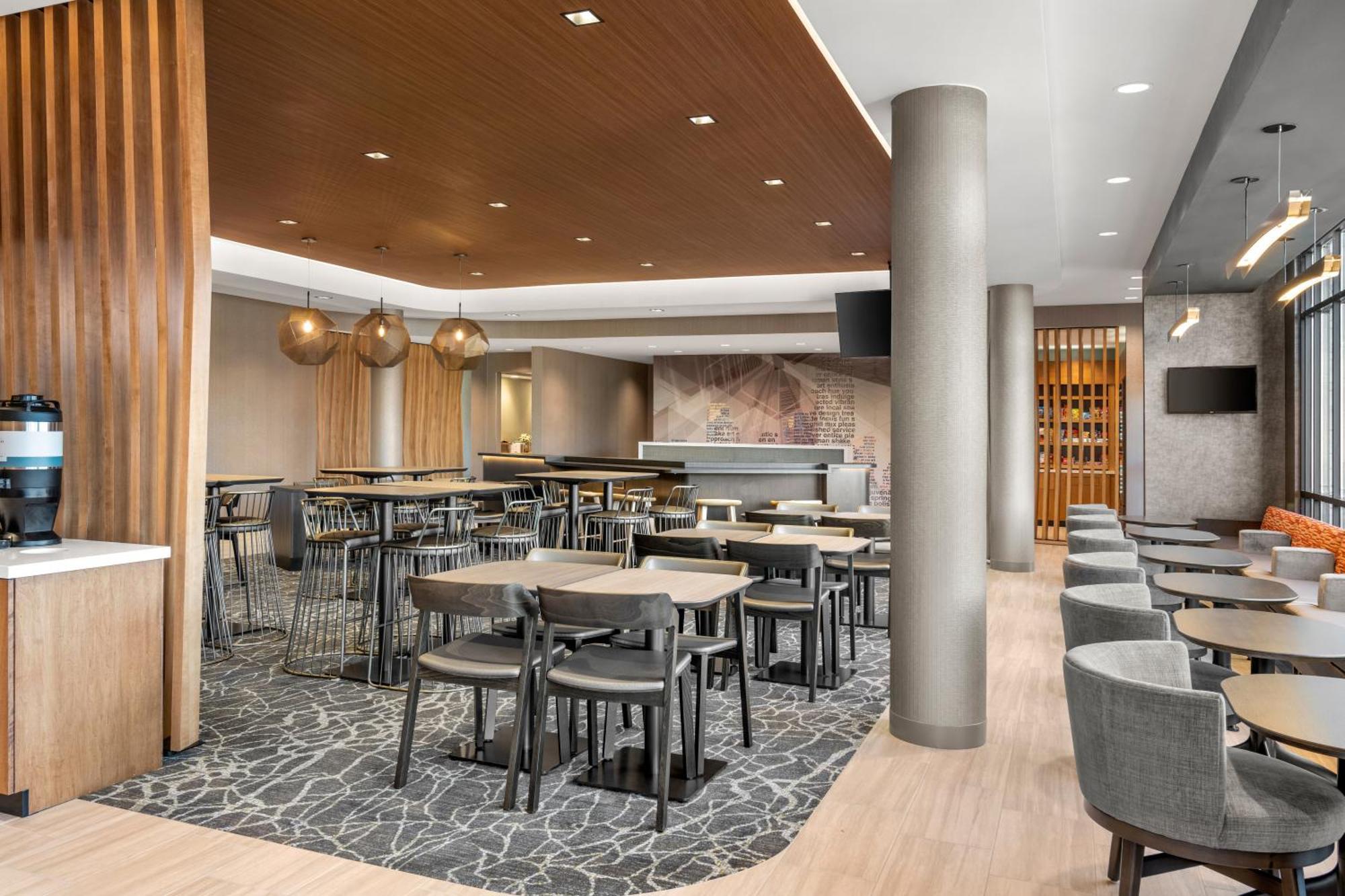 Springhill Suites By Marriott Menomonee Falls Exterior photo