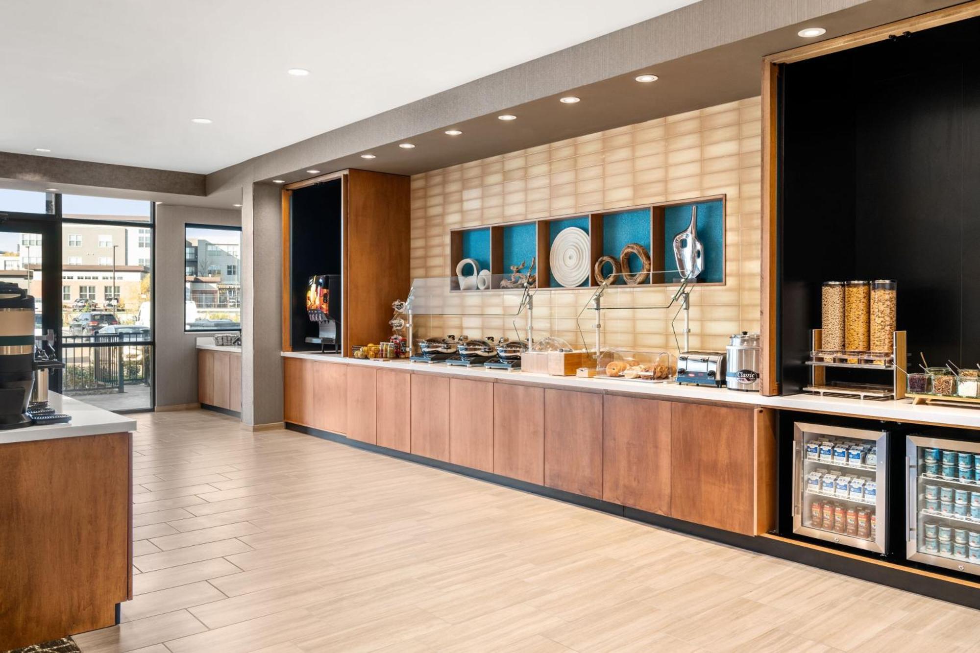 Springhill Suites By Marriott Menomonee Falls Exterior photo