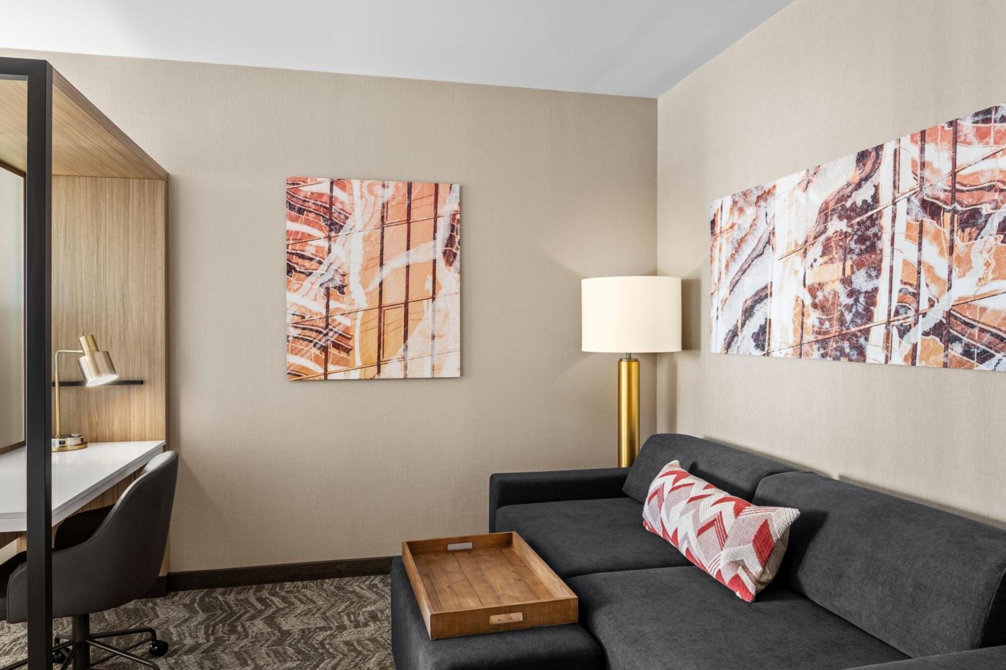 Springhill Suites By Marriott Menomonee Falls Exterior photo